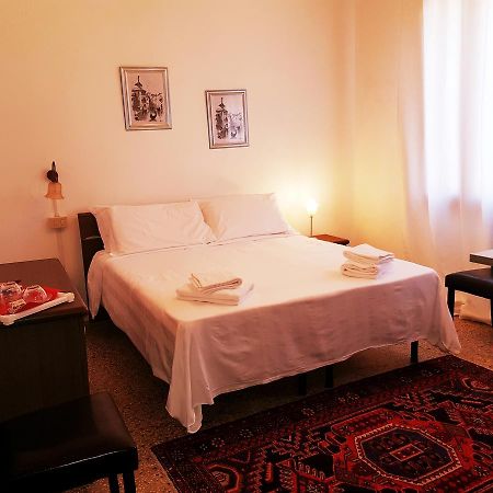 Residenza Ponte Degli Scalzi Venedig Eksteriør billede